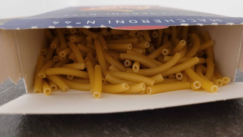 Blick in eine geöffnete Packung der getesteten Makkaroni.