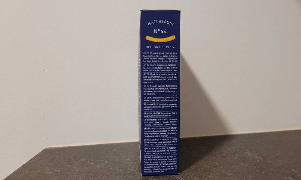 Seitenansicht der Packung der Makkaroni im Test.