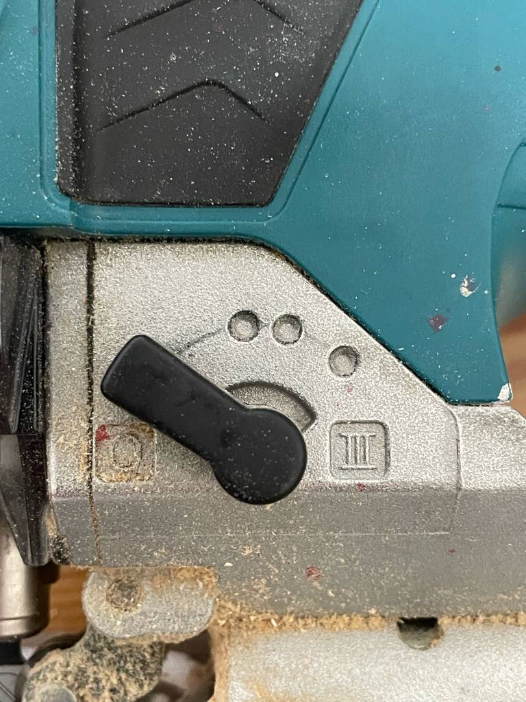 Einstellmöglichkeiten einer getesteten Makita-Stichsäge.