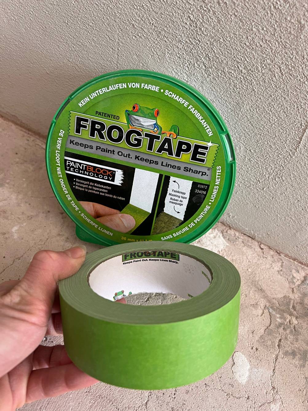 Eine grüne Packung Malerkrepp