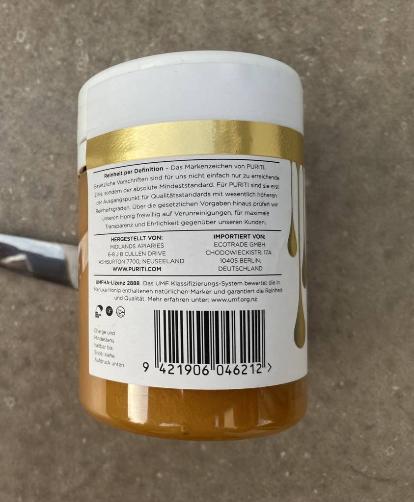 Manukahonig-Test: Rückseite eines Puriti-Manukahonigs mit den aufgelisteten Inhaltsstoffen.