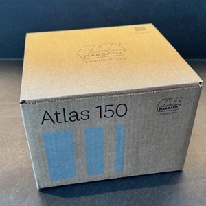 Der Karton der Marcato Classic Atlas 150 steht auf einer Arbeitsplatte
