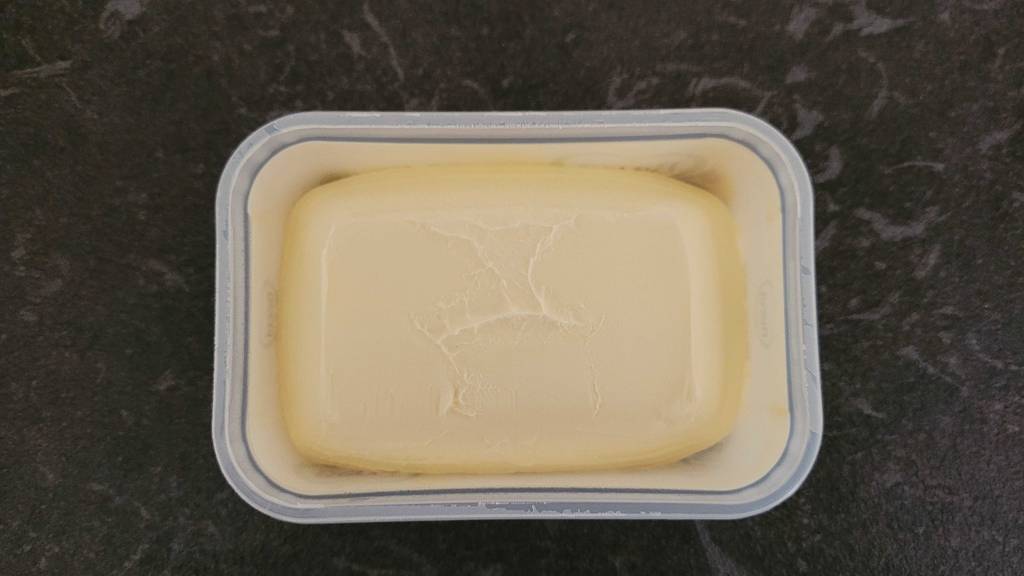 Geöffnete Packung Margarine im Test.