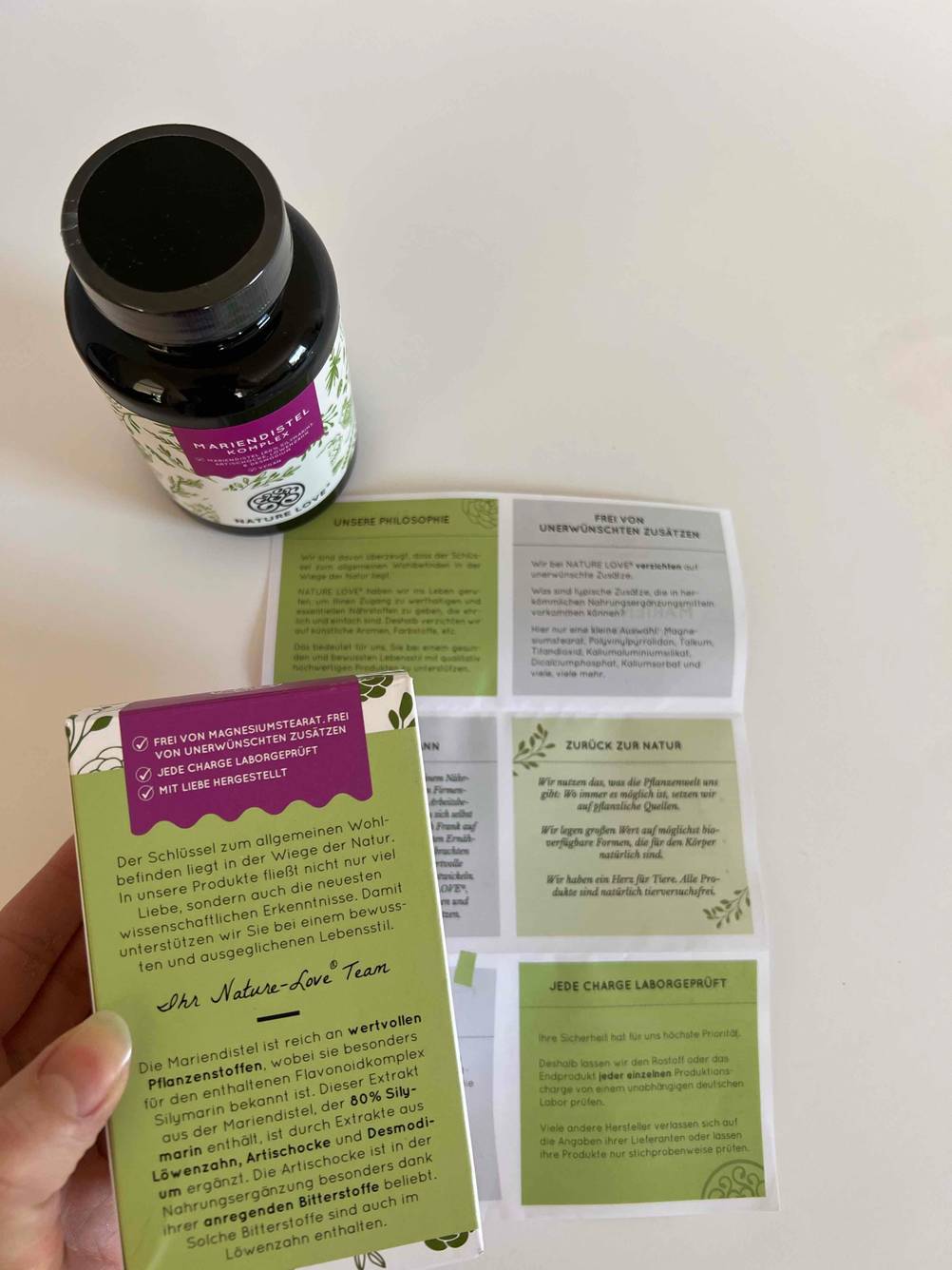 Rückseite von einer Verpackung gefüllt mit getesteten Mariendistel-Kapseln.