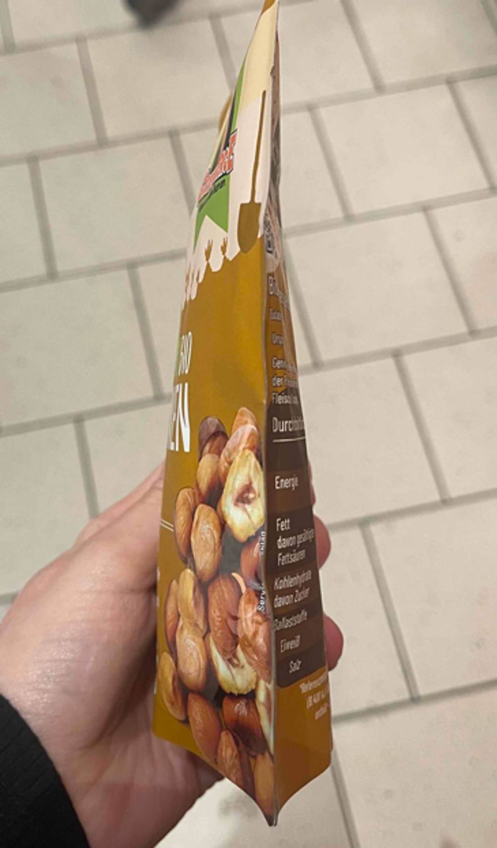 Eine Packung der getesteten Maronen von der Seite.