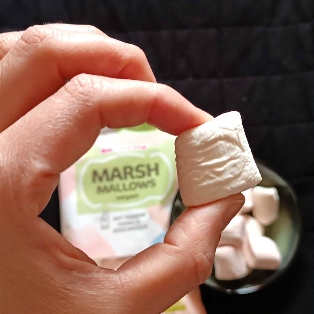 gehaltener Marschmallow