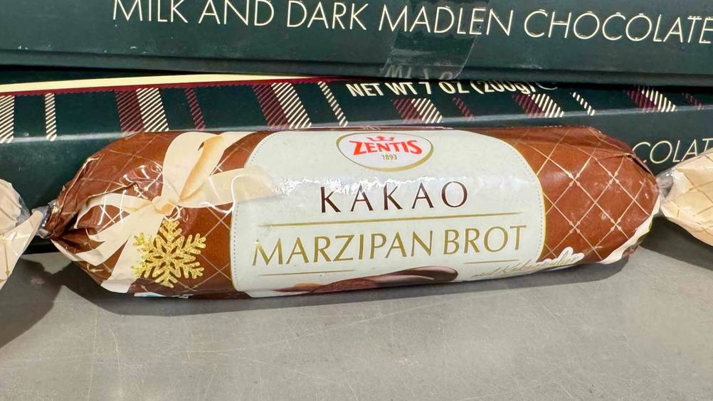 Marzipanbrot getestet: Nahaufnahme der Verpackung mit Logo und Artikelbezeichnung.