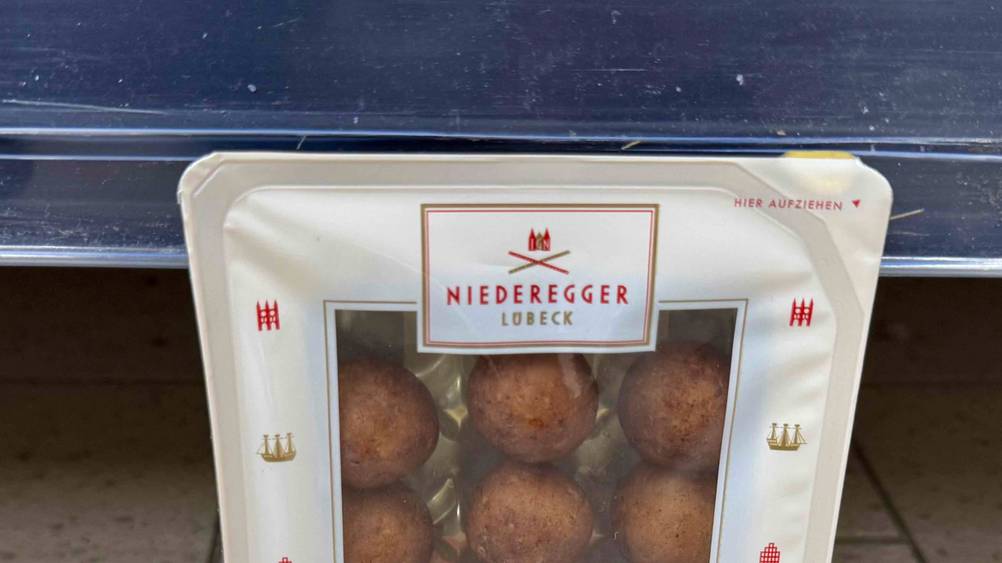 Marzipankartoffeln getestet: Nahaufnahme des Logos auf der Verpackung.
