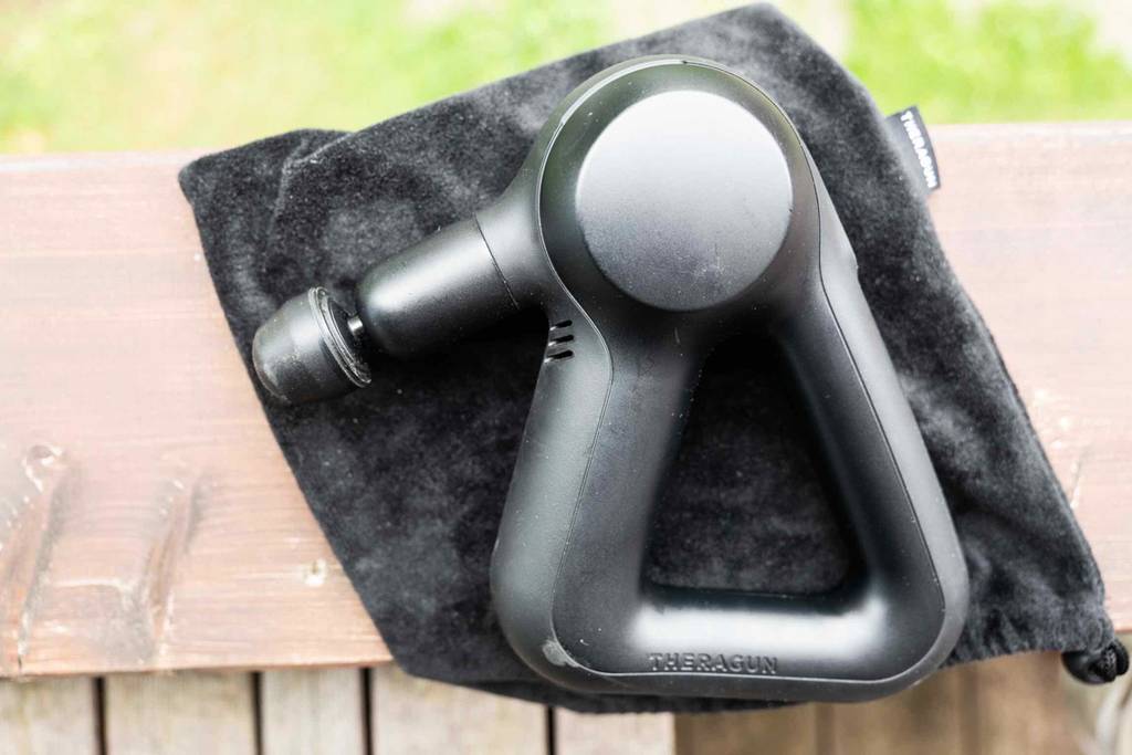 Massagepistole mit Tasche im Test.