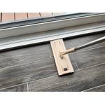 Der Bodenwischer des Masthome Wischmopp Set beim Reinigen einer Kante