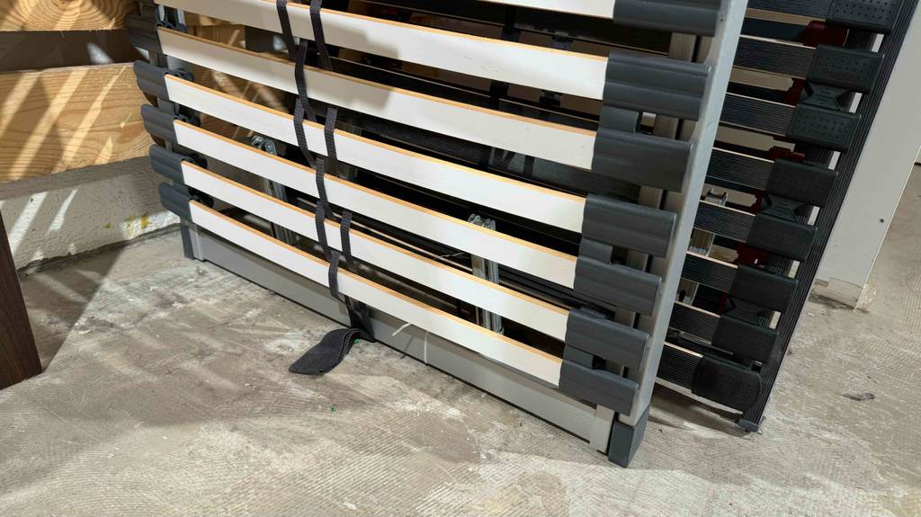 Detailansicht des Fußbereichs eines getesteten Lattenrostes 80x200 cm.