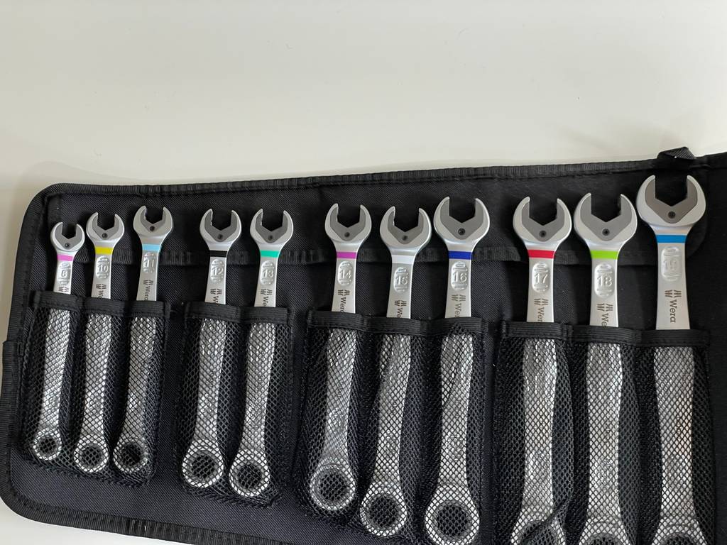 Getestete Maulschlüssel befinden sich in einer Organzier-Tasche.