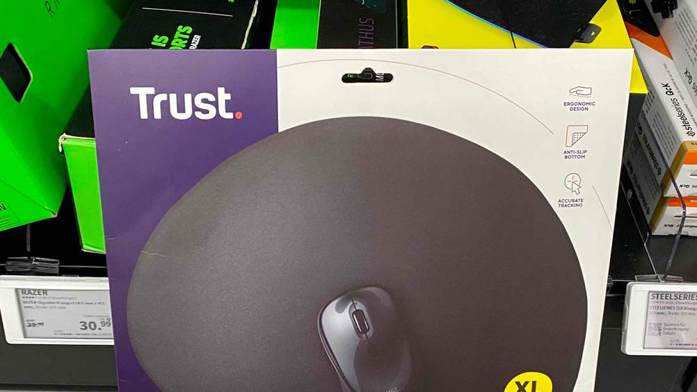 Mauspad mit Handauflage getestet: Nahaufnahme des Logos auf der Verpackung.