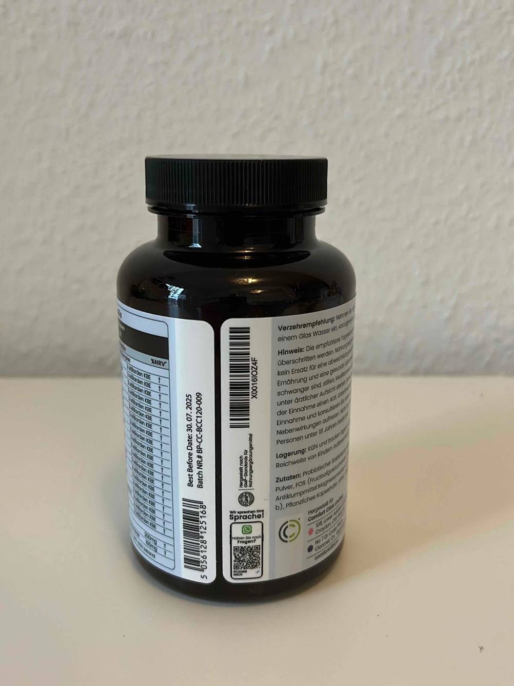 Getestet: Detailaufnahme Label mit Barcode einer Dose Probiotika.
