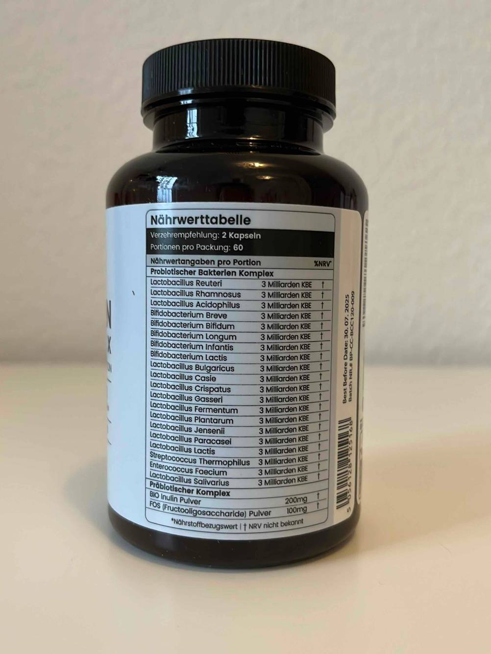 Im Test: Detailaufnahme der Nährwerttabelle auf einer Dose Probiotika.