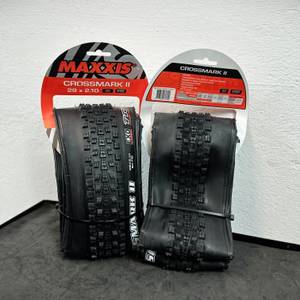 Die Maxxis Cubierta MTB-Reifen in ihrer Originalverpackung.
