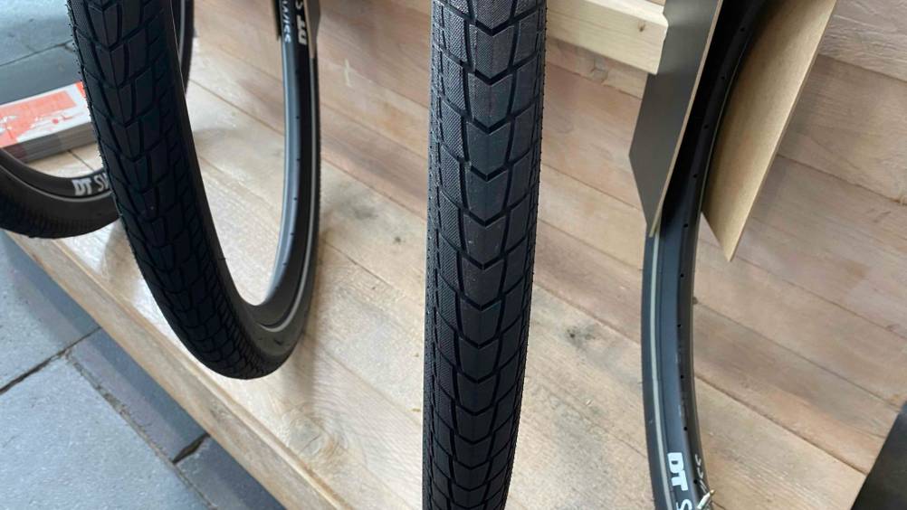 E-Bike-Reifen-Test: Detailaufnahme des Profils eines Reifens.