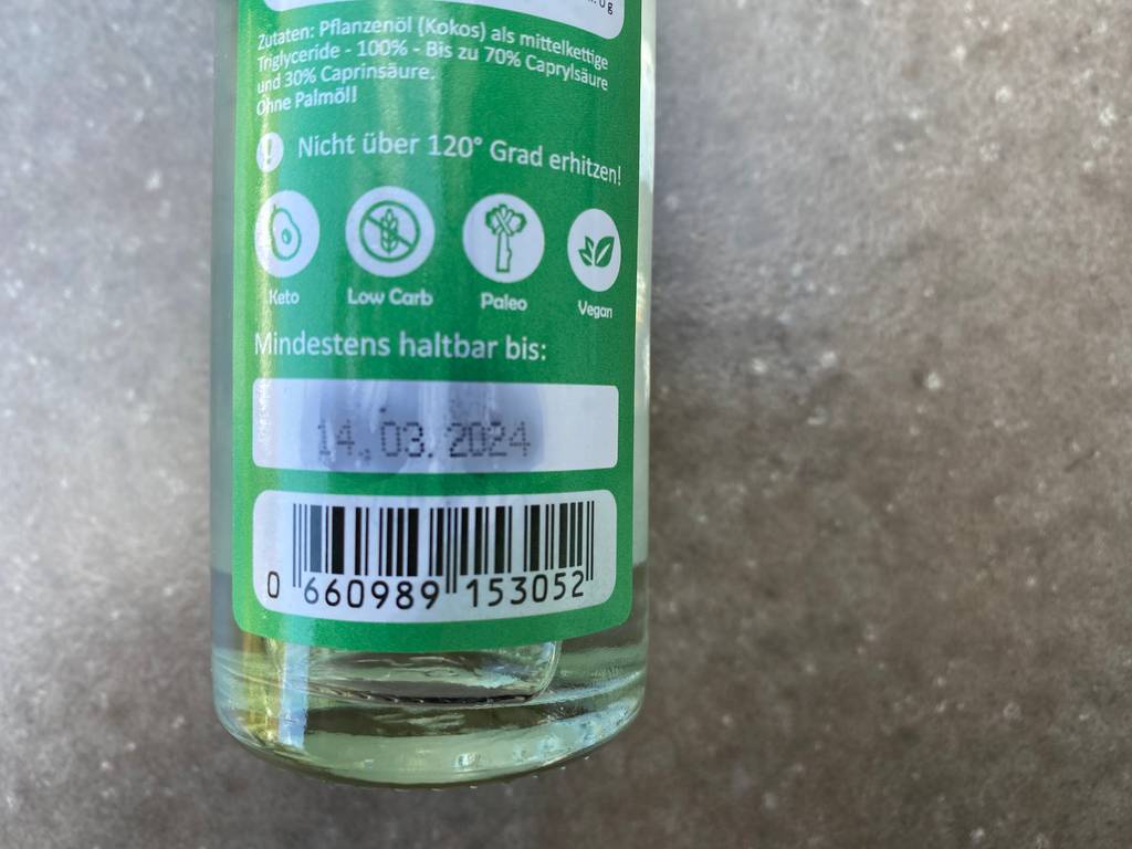 In der Regel finden Sie auf dem Etikett von MCT-Ölen nützliche Informationen zur Zusammensetzung und Haltbarkeit des Produkts.