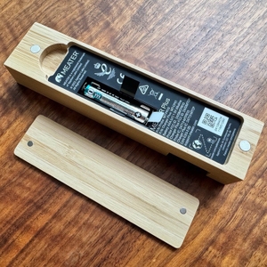 In der Halterung des Meater-Fleischthermometer OSC-MT-MP01 liegt eine Batterie