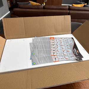 Der geöffnete Karton der Mediashop Vibro Shaper ‎M12442.