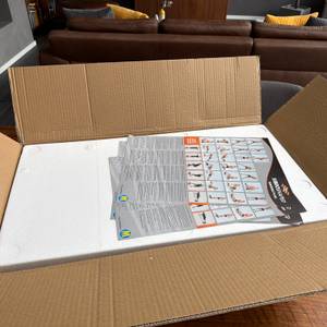 Der geöffnete Karton der Mediashop Vibro Shaper ‎M12442.