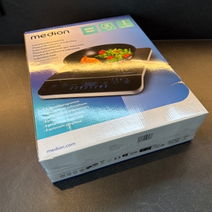 Der Karton der Medion MD 17595 steht auf einer Küchenarbeitsplatte