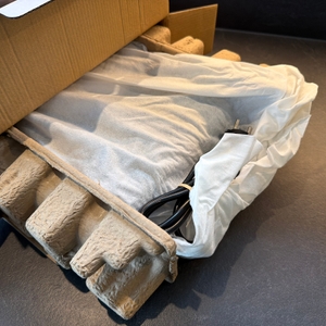 Die Medion MD 17595 wurde zur Hälfte aus dem Karton gezogen