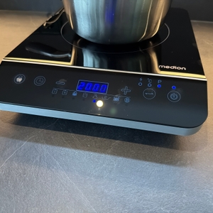 Auf der Medion MD 17595 wird die Zahl 2000 angezeigt