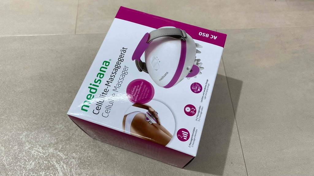 Cellulite-Massagegerät von Medisana getestet: Verpackung liegt auf dem Boden.