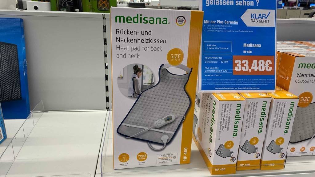 Nackenheizkissen-Test: Nackenheizkissen steht in Verpackung im Verkaufsregal.