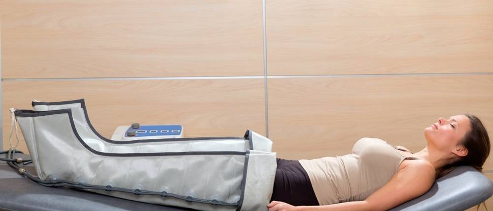 beine sollten bei anwendung mit venen massagegerät etwas hoch gelagert werden