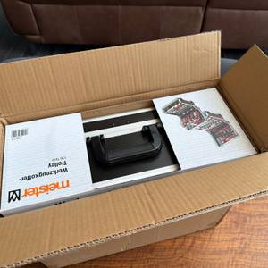 Der geöffnete Karton vom Meister 8971440 von oben