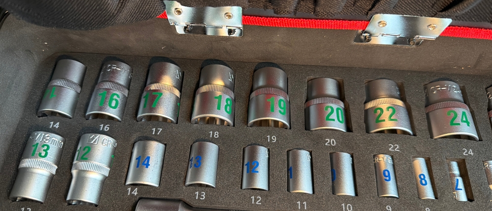 Verschiedene Nüsse für die Ratsche liegen im Meister 8971440