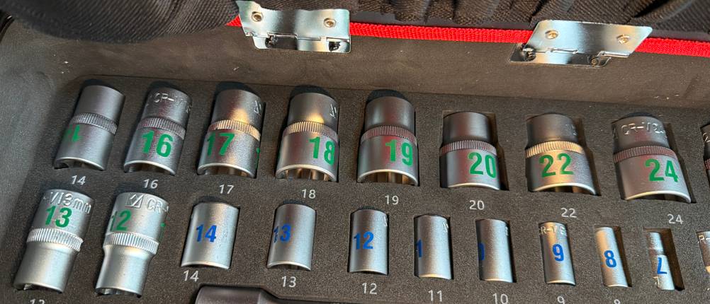 Verschiedene Nüsse für die Ratsche liegen im Meister 8971440