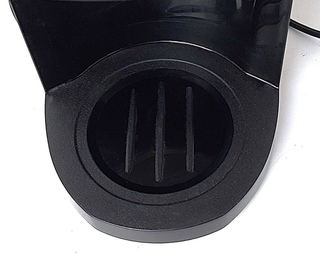 Blick auf die Abtropfschale einer Melitta-Kaffeemaschine im Test.