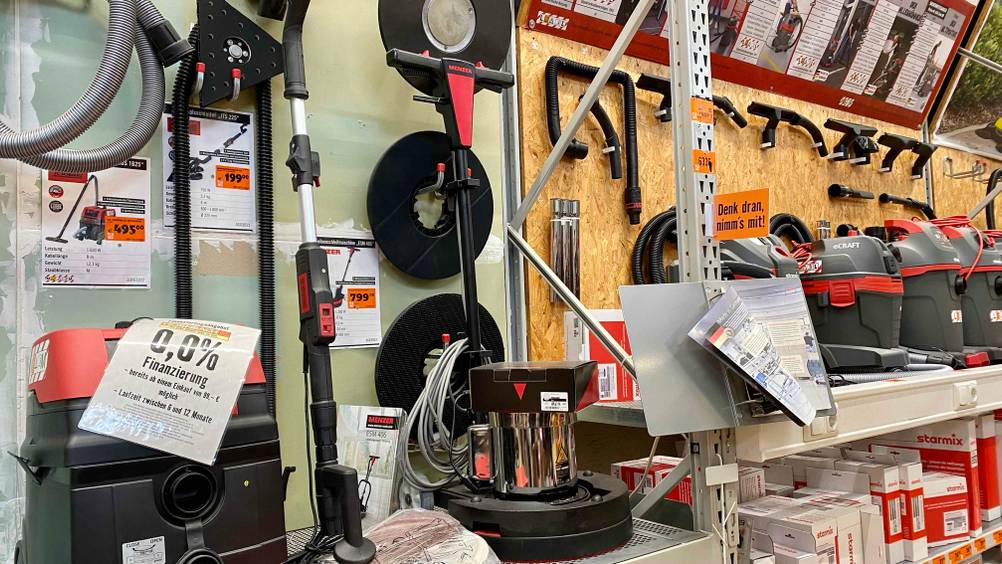 Neben der getesteten Einscheibenmaschine befinden sich weitere Produkte.