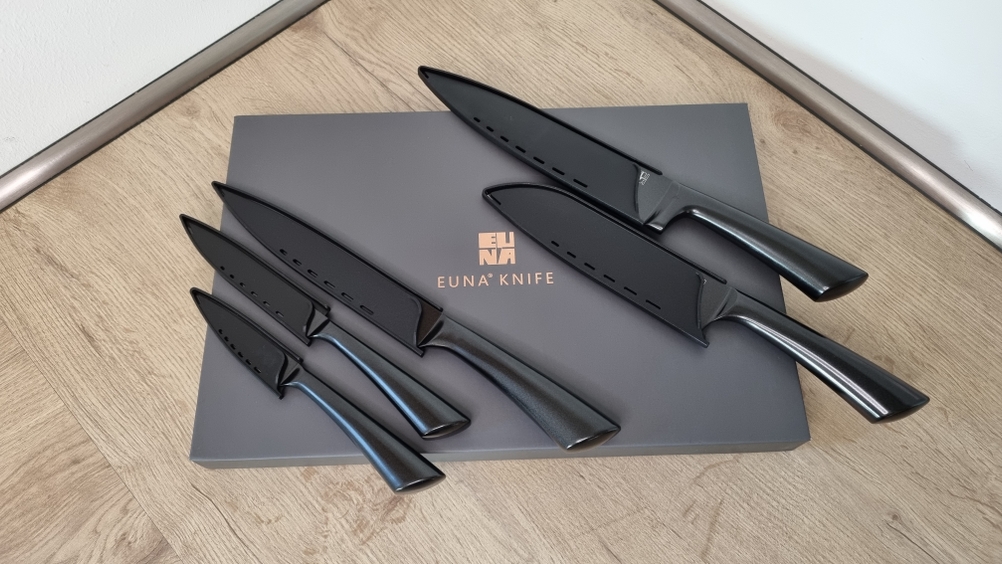 Messerset auf der Originalverpackung.