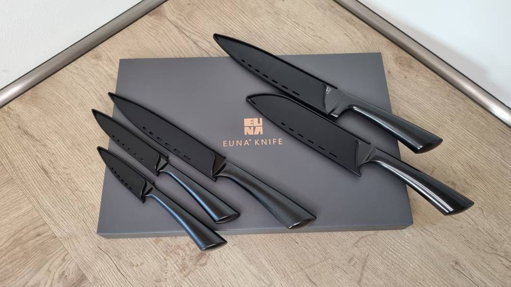 Messerset auf der Originalverpackung.