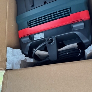 Das Styropor in der Verpackung des Metabo ASR 25 L SC ist gebrochen