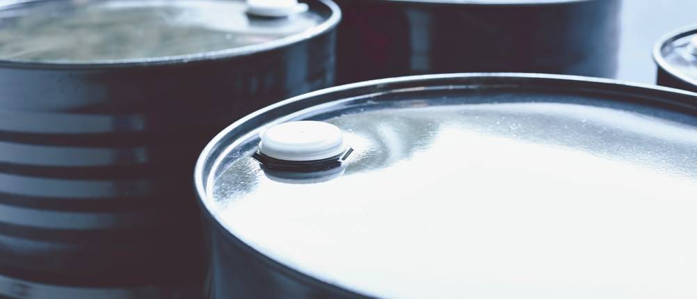 Metallfass im Test: Metallfässer mit Deckel