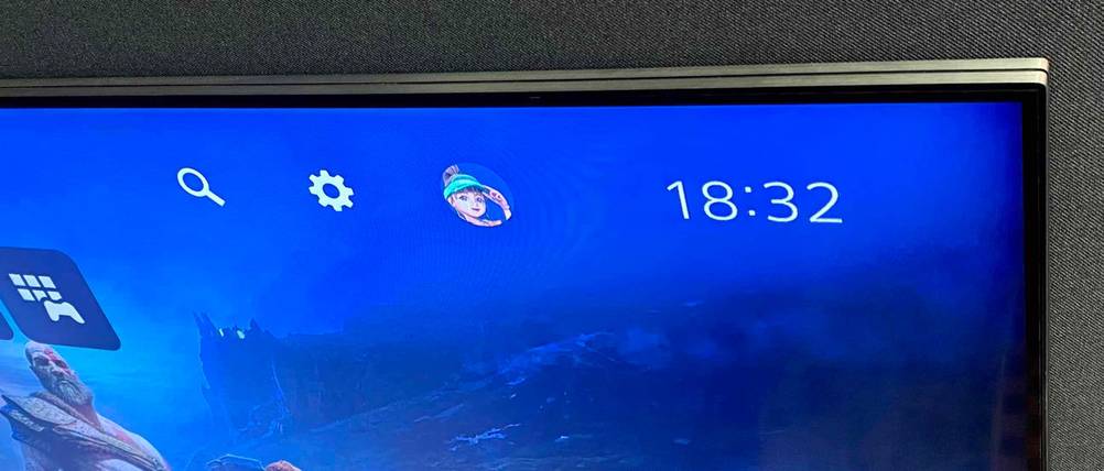 Auf dem getesteten 75-Zoll-Fernseher ist die Uhrzeit abgebildet.