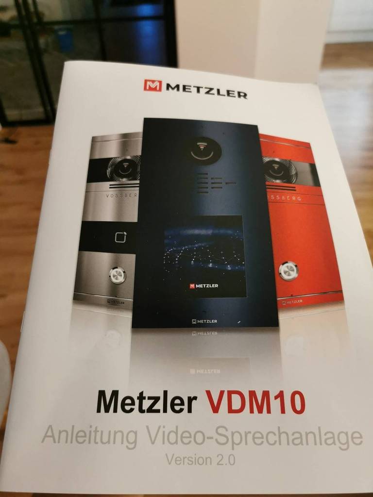 Video-Türsprechanlage im Test: Nahaufnahme einer Metzler VDM10 Gebrauchsanleitung.