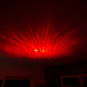 Hier sieht man roten Nebel aus dem Mhazdze-LED-Sternenhimmel-Projektor.