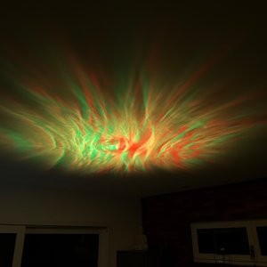 Hier sieht man Nebel in Grün, Gelb und Rot aus dem Mhazdze-LED-Sternenhimmel-Projektor.
