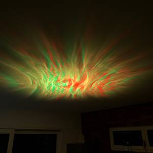 Hier sieht man Nebel in Grün, Gelb und Rot aus dem Mhazdze-LED-Sternenhimmel-Projektor.