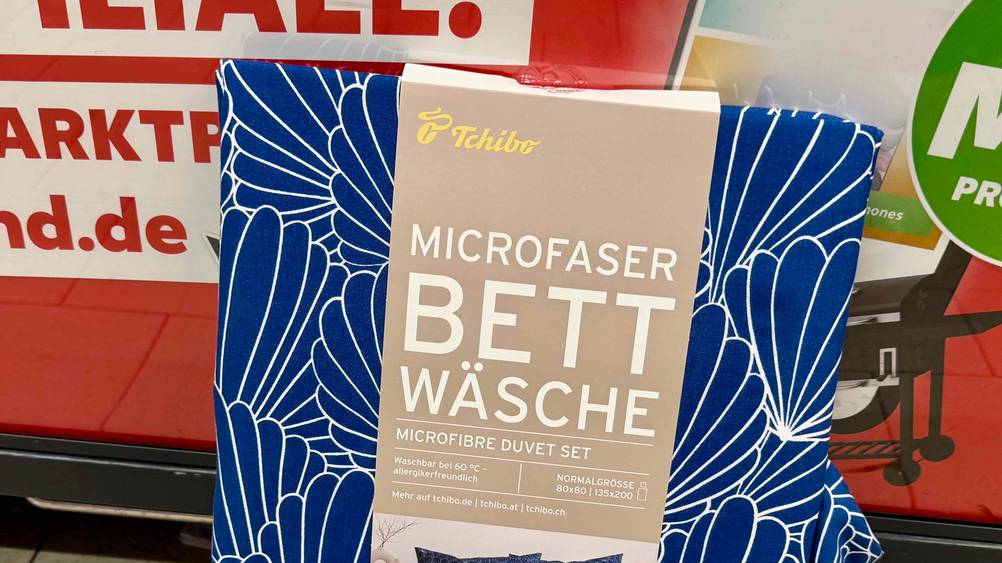 Microfaser-Bettwäsche im Test: Nahaufnahme der Informationen auf der Vorderseite der Verpackung.