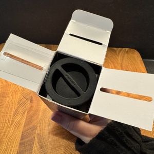 Geöffneter Karton der Microplane 48060