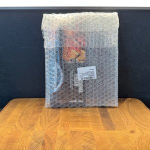 Der Microplane 48091 in ihrer Verpackung samt Bubble-Wrap.