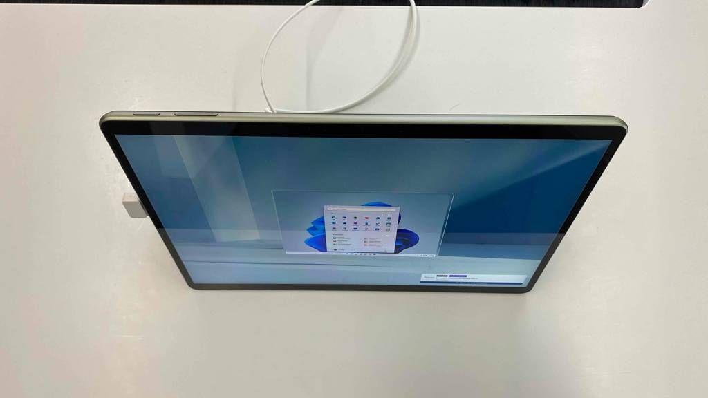 MICROSOFT Android-Tablet Surface-Pro-9 getestet: Das Gerät ist eingeschaltet.