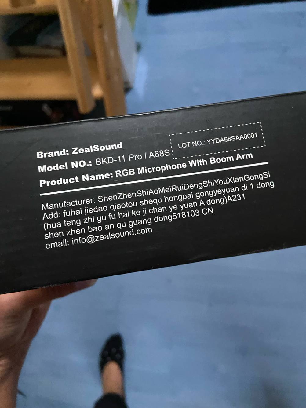 Mikrofon getestet: Nahaufnahme der Verpackung mit Informationen.